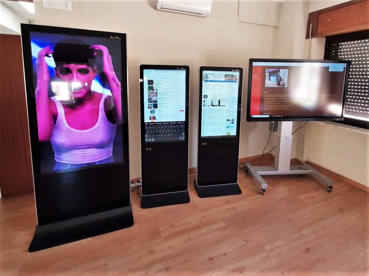 Totem Interattivi e Monitor Touch SmartMedia presso il Comune di Lago